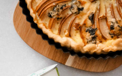 Une recette qui vous emmène en Lozère et Aveyron : la tarte salée poires, roquefort et noix !