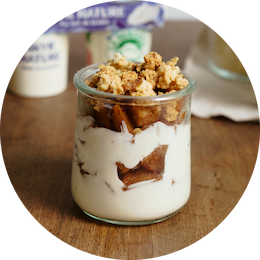 Skyr façon crumble, pommes rôties